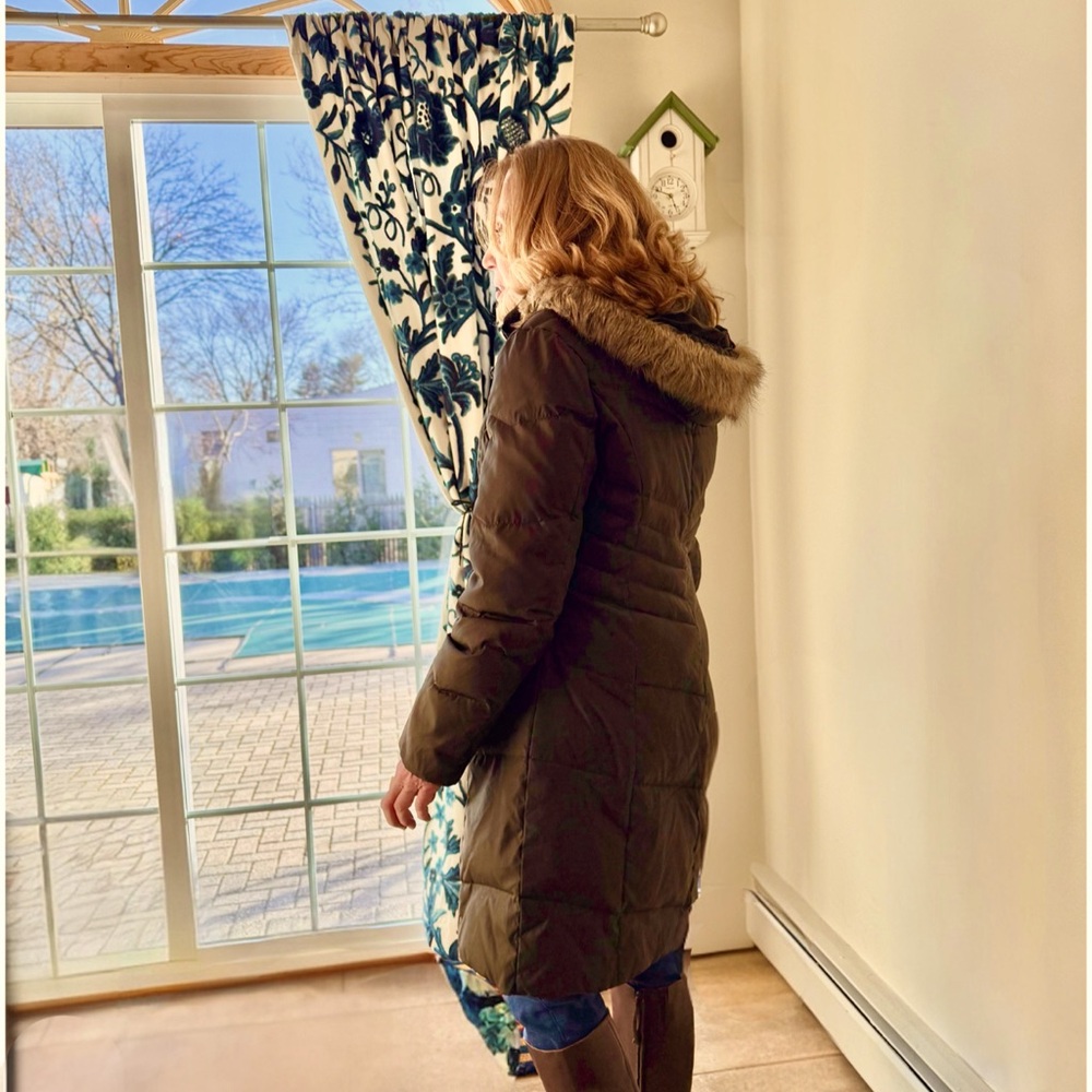 London Fog Down Parka, Fur Hood, Pockets, Inner Wrist Sleeve, M - Picture 14 of 14
